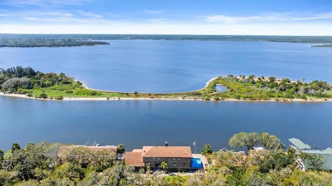 Exterior, Lake