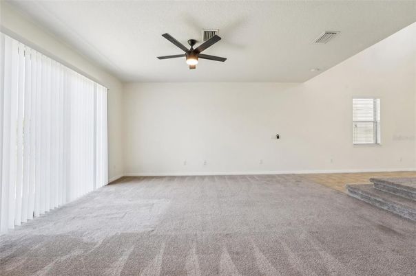 Empty room, Interior