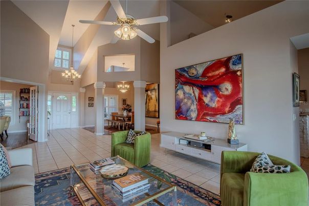 Chandelier, Dining room, Interior, Living room, Pendant Lights