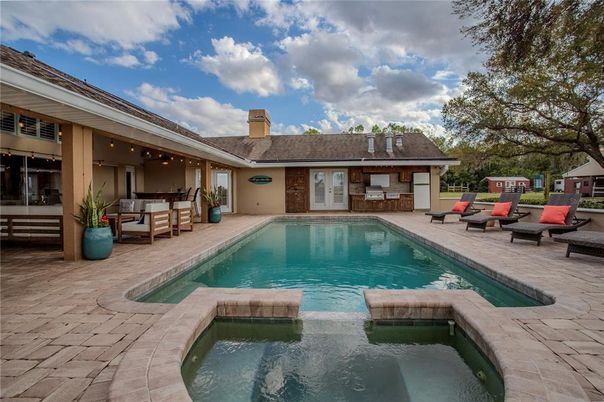 Exterior, Pool