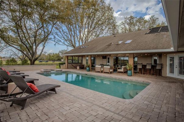 Exterior, Pool
