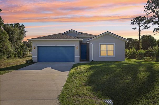 Attached, Exterior, Facade, Ranch