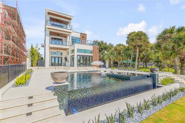 Exterior, Facade, Pool, Condo Building