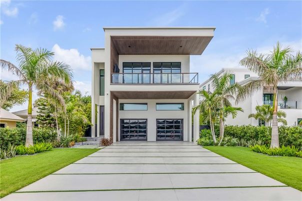 Attached, Exterior, Facade, Modern