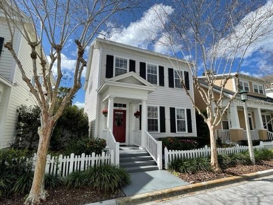 Exterior, Facade, American Foursquare