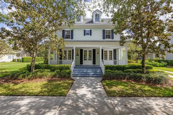 Exterior, Facade, American Foursquare