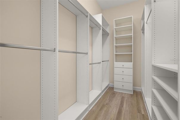 Interior, Walk-in Closets, Wood Texture Flooring