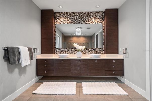 Bathroom, Dual Sink Vanities, Interior, Recessed Lighting