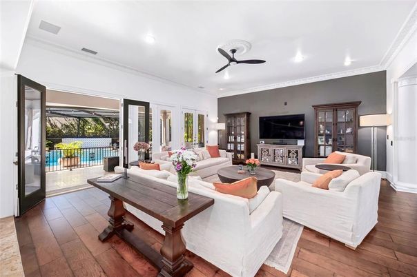 Interior, Living room, Recessed Lighting, Wood Texture Flooring