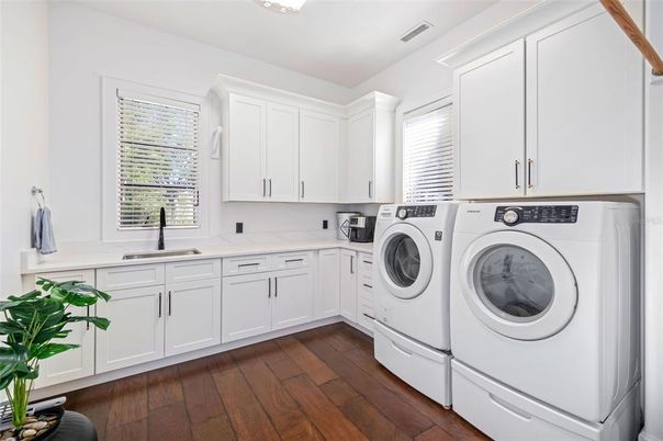 Interior, Washer, Wood Texture Flooring