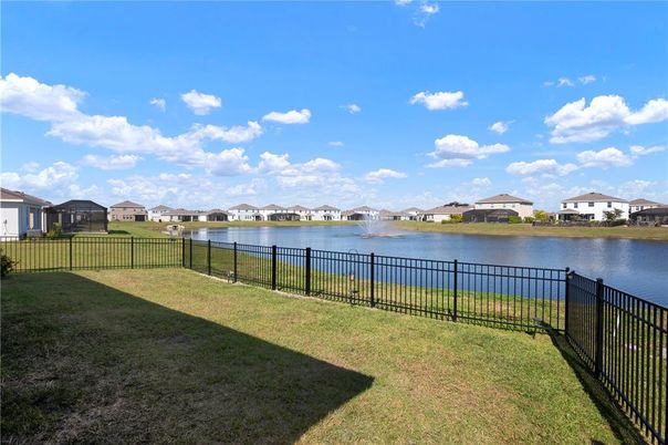 Exterior, Lake