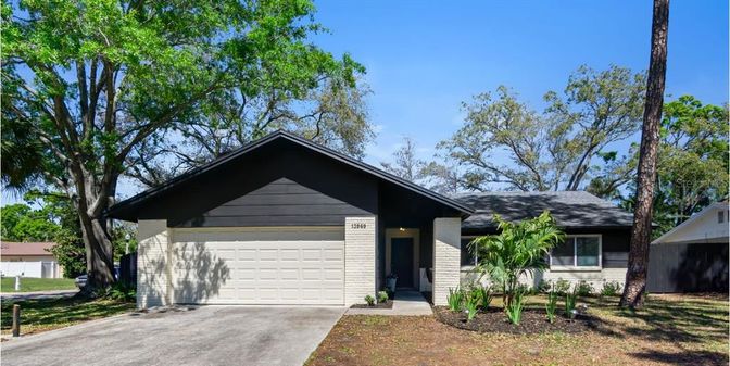 Attached, Exterior, Facade, Ranch