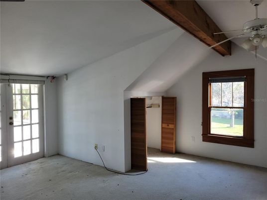 Empty room, Interior, Wooden Beams