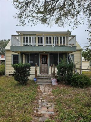 Exterior, Facade, American Foursquare