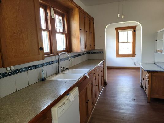 Interior, Kitchen, Pendant Lights, Wood Texture Flooring