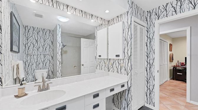 Bathroom, Dual Sink Vanities, Interior, Recessed Lighting