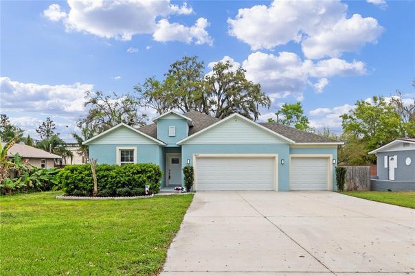 Attached, Exterior, Facade, Ranch