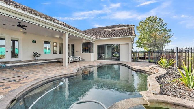 Exterior, Pool