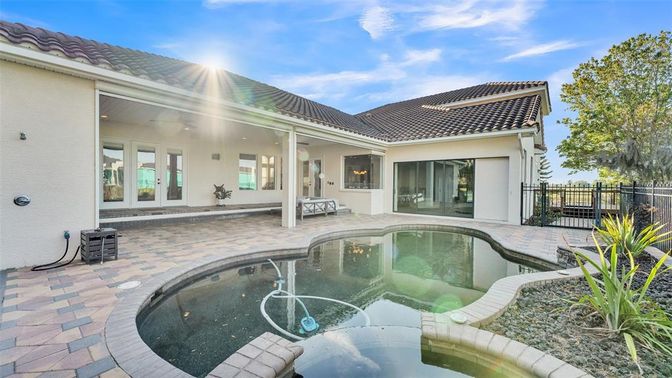 Exterior, Pool