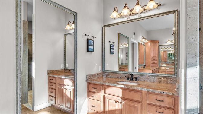 Bathroom, Dual Sink Vanities, Interior