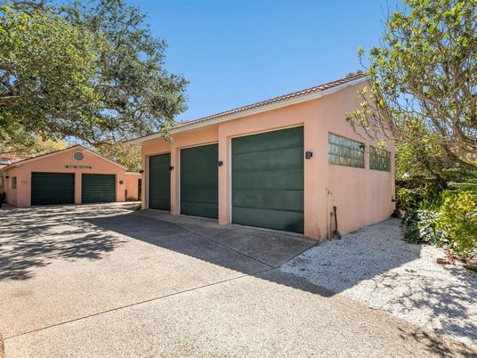 Detached Garage, Exterior