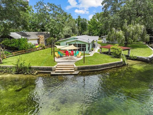 Exterior, Lake