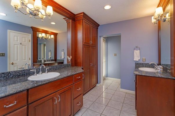 Bathroom, Dual Sink Vanities, Interior, Recessed Lighting