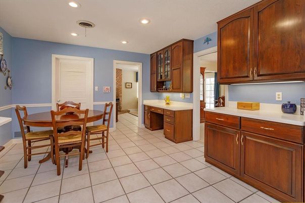 Dining room, Interior, Recessed Lighting