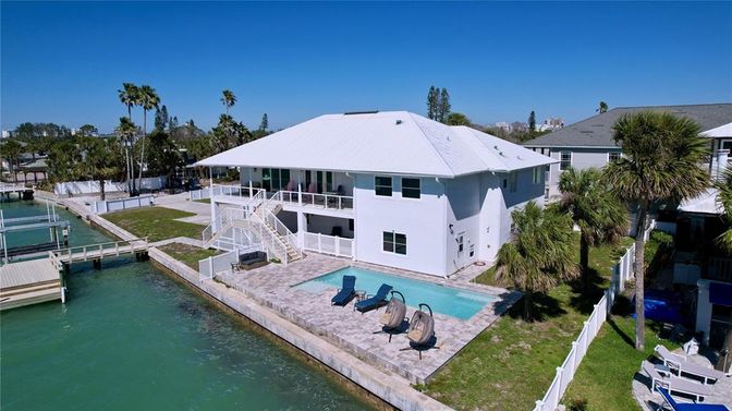 Exterior, Lake, Pool