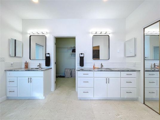 Bathroom, Dual Sink Vanities, Interior, Recessed Lighting