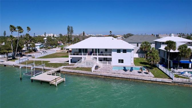 Exterior, Lake
