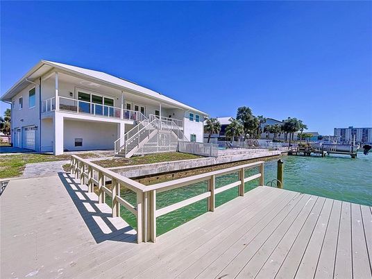 Exterior, Lake