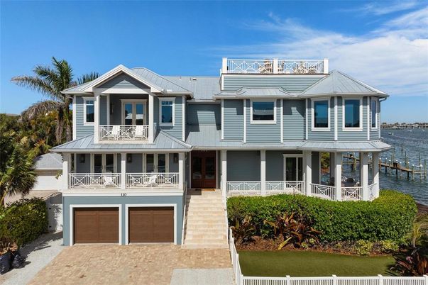 Attached, Exterior, Facade, Water, Queen Anne Victorian