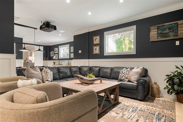 Interior, Living room, Pendant Lights, Recessed Lighting