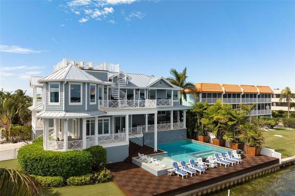 Exterior, Facade, Pool, Queen Anne Victorian