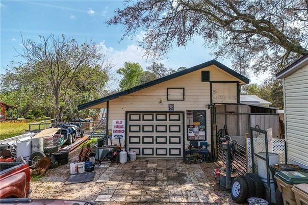 Detached Garage, Exterior