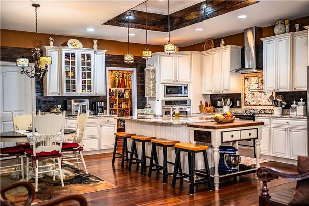 Dining room, Interior, Kitchen, Pendant Lights, Recessed Lighting, Wood Texture Flooring