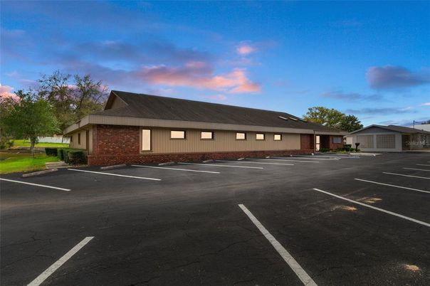 Attached, Exterior, Facade, Brick Facade, Ranch