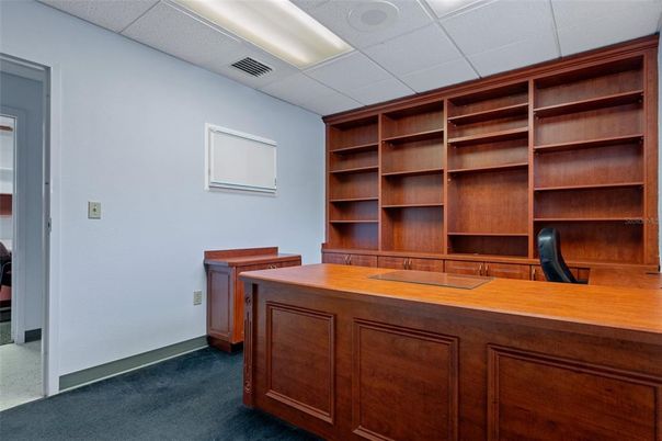 Home Office, Interior