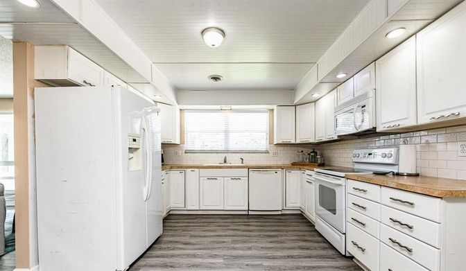 Interior, Kitchen, Recessed Lighting, Wood Texture Flooring