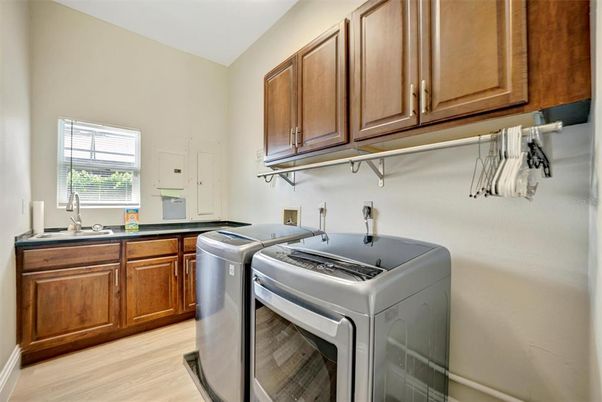 Interior, Washer, Wood Texture Flooring