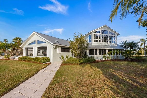 Backyard, Exterior, Facade, Farmhouse
