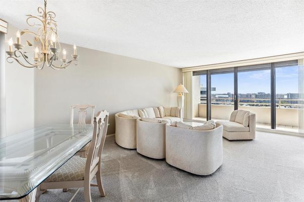Chandelier, Dining room, Interior, Living room