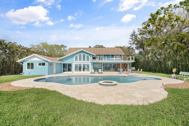 Exterior, Pool
