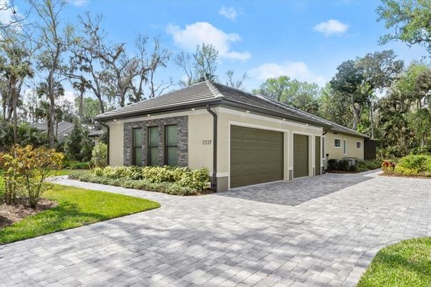 Attached, Exterior, Facade, Ranch