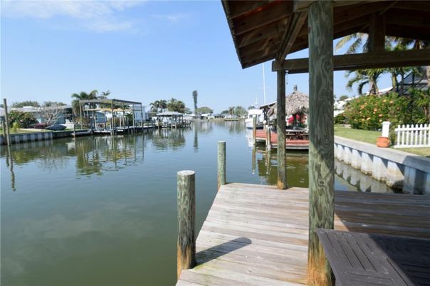 Exterior, Lake