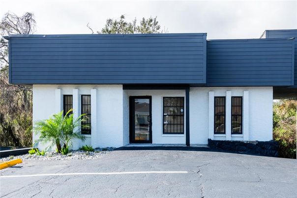 Exterior, Facade, Modern