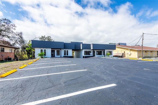 Exterior, Facade, Ranch