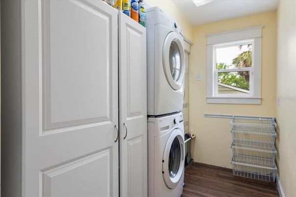 Interior, Utility Closets, Washer, Wood Texture Flooring