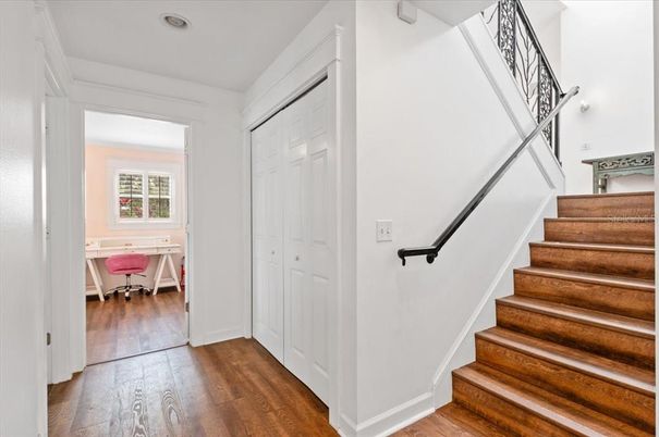 Interior, Recessed Lighting, Wood Texture Flooring